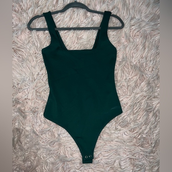 Good American Modern Tank Bodysuit in Dark Pine - Picture 4 of 7